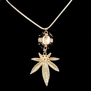 Handmade Sliver Laced weedleaf necklace